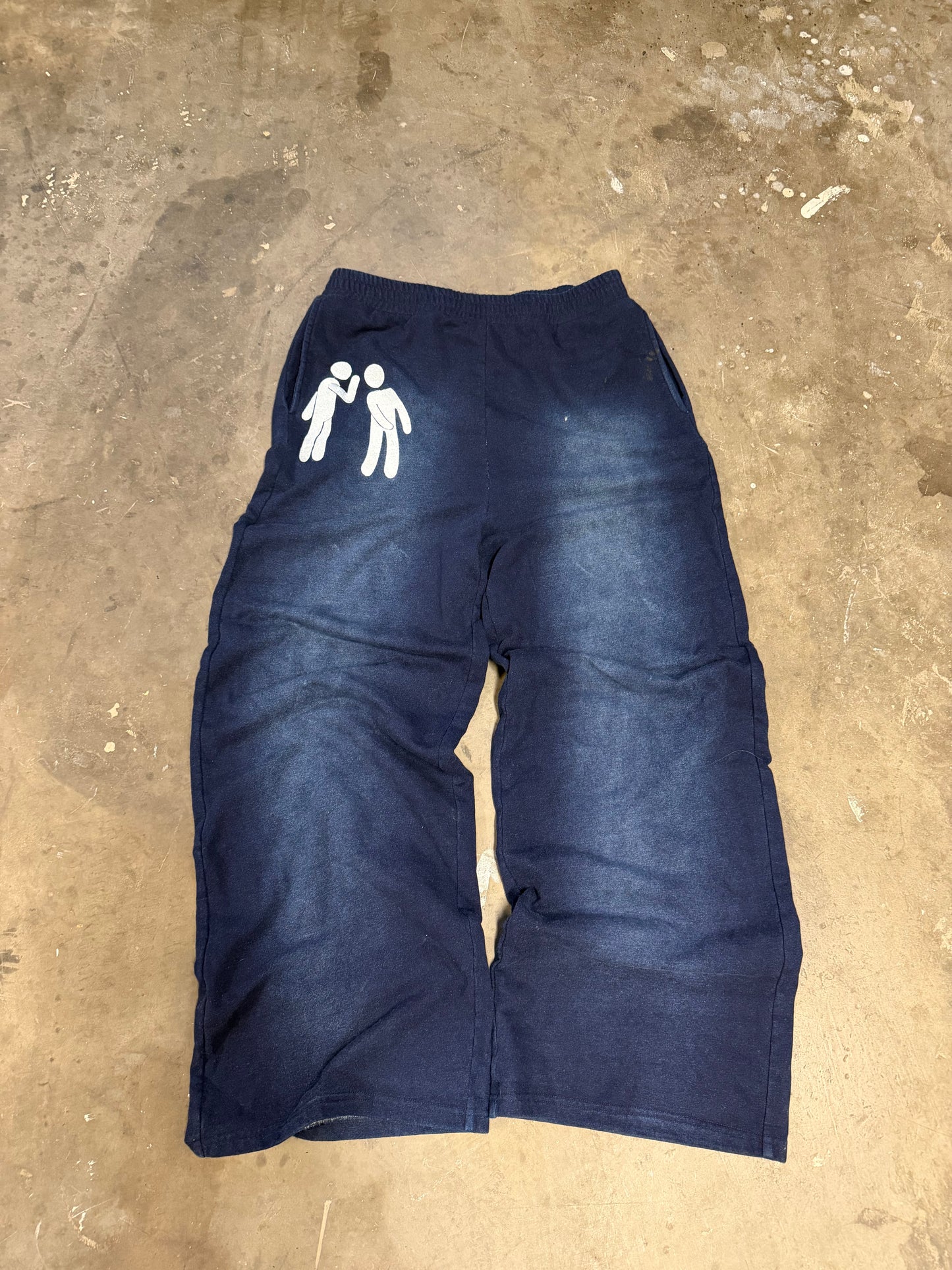 Spreading lies washed navy (sample)